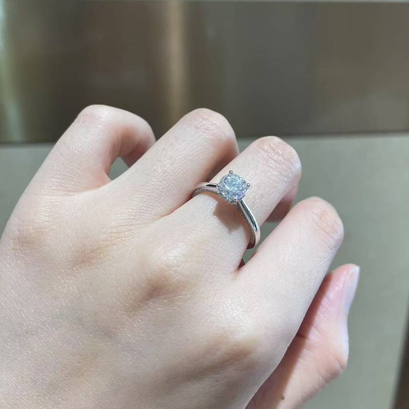 单头Women's RingS925银镀白金Women's Ring定制选款主石Moissanite1.0ct/副石高碳钻